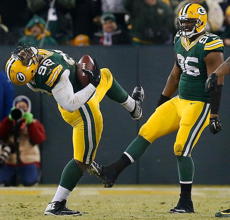 Green Bay Packers nose tackle Letroy Guion is premature with his celebration of an interception.  The interception was called incomplete during replay.