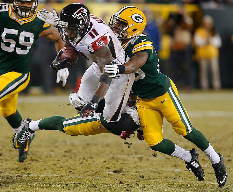Atlanta Falcons wide receiver Julio Jones gets stopped just short of the end zone by the Packers defense.