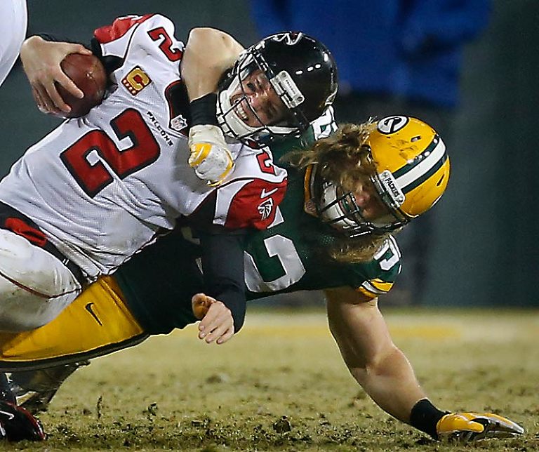 Green Bay Packers outside linebacker Clay Matthews sacks Atlanta Falcons quarterback Matt Ryan.