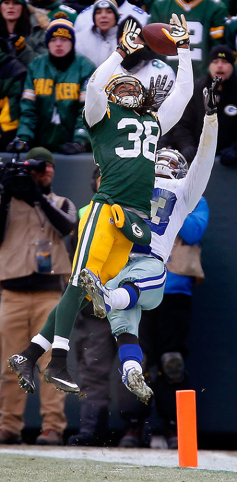 Green Bay Packers cornerback Tramon Williams defends a pass to Dallas Cowboys wide receiver Terrance Williams.