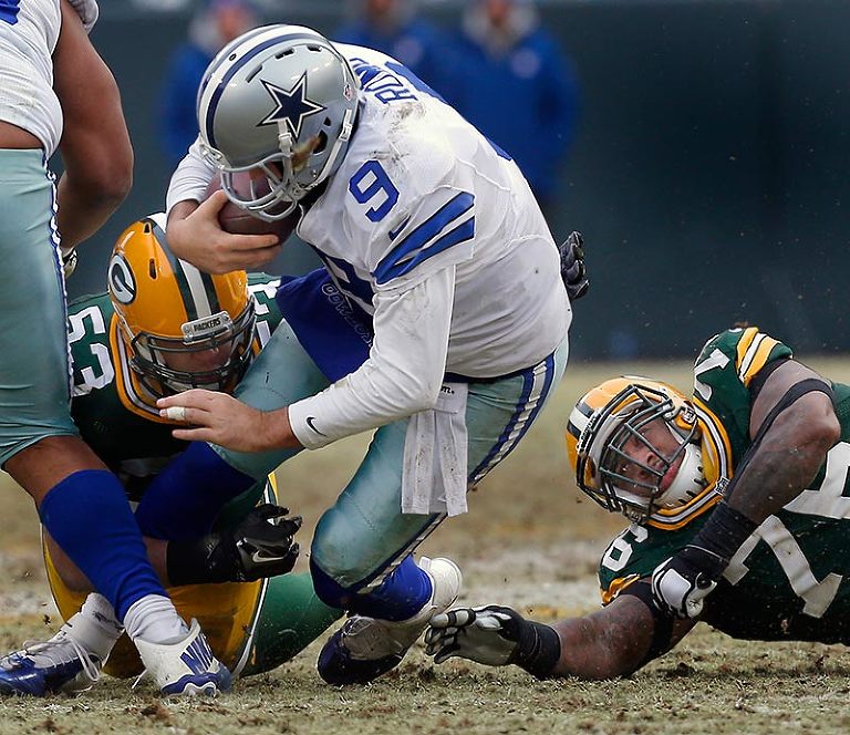 Green Bay Packers outside linebacker Nick Perry and defensive end Mike Daniels sack Dallas Cowboys quarterback Tony Romo.