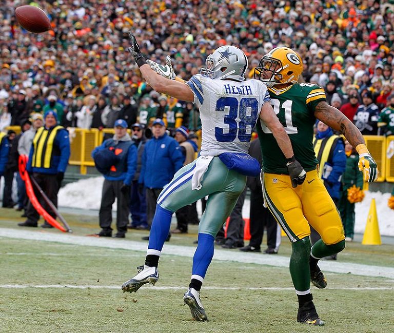 Dallas Cowboys strong safety Jeff Heath defends a pass intended for Green Bay Packers tight end Andrew Quarless on a two point conversion.