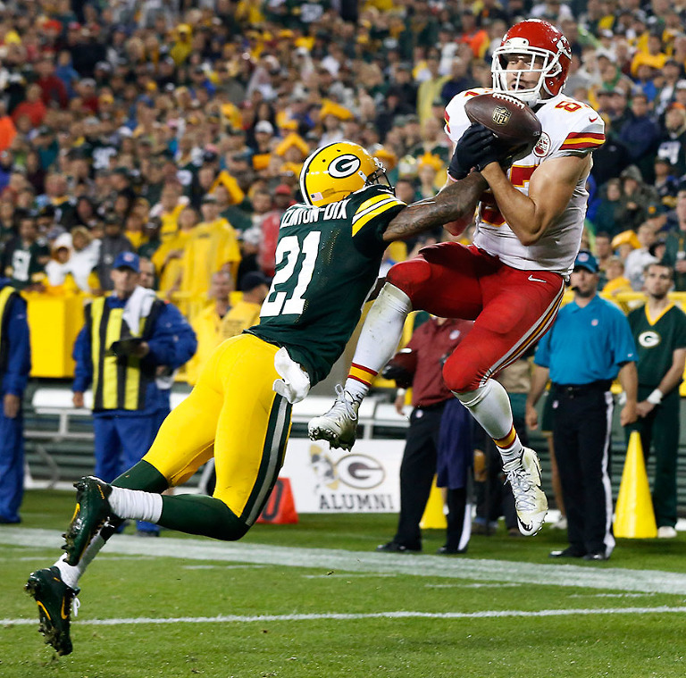 Kansas City Chiefs tight end Travis Kelce scores a touchdown as Green Bay Packers free safety Ha Ha Clinton-Dix defends.