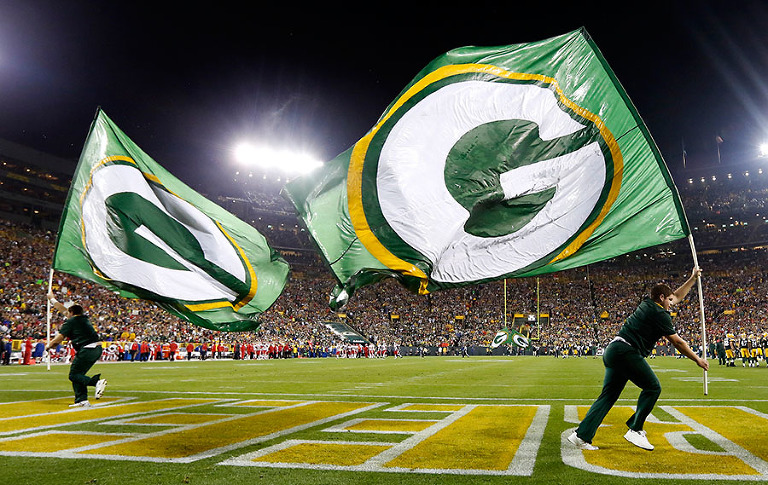 during the second half of an NFL football game Monday, Sept. 28, 2015, in Green Bay, Wis. (AP Photo/Mike Roemer)
