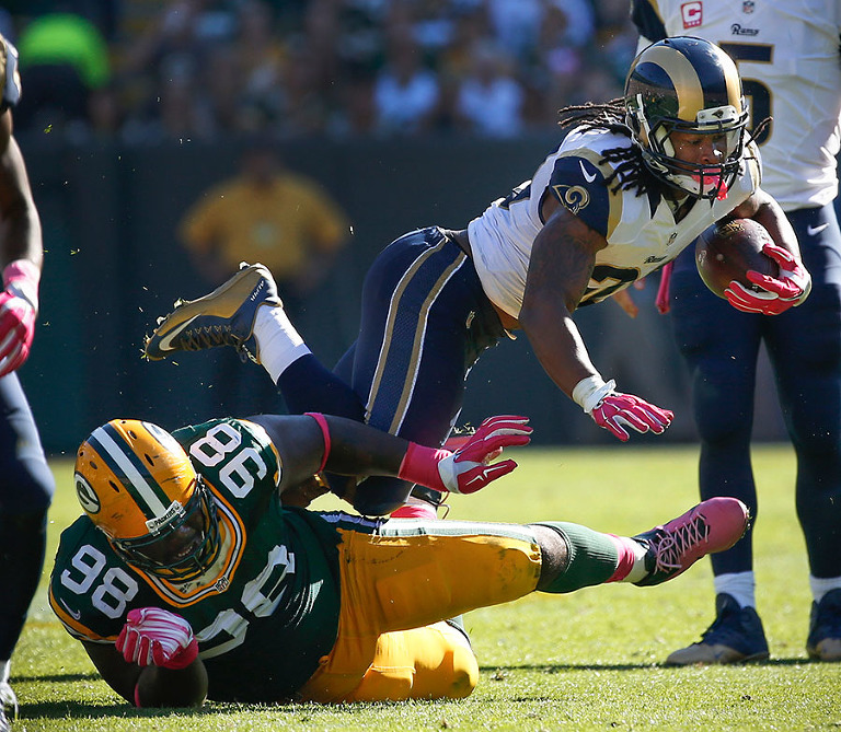 Green Bay Packers nose tackle Letroy Guion trips up St. Louis Rams running back Todd Gurley