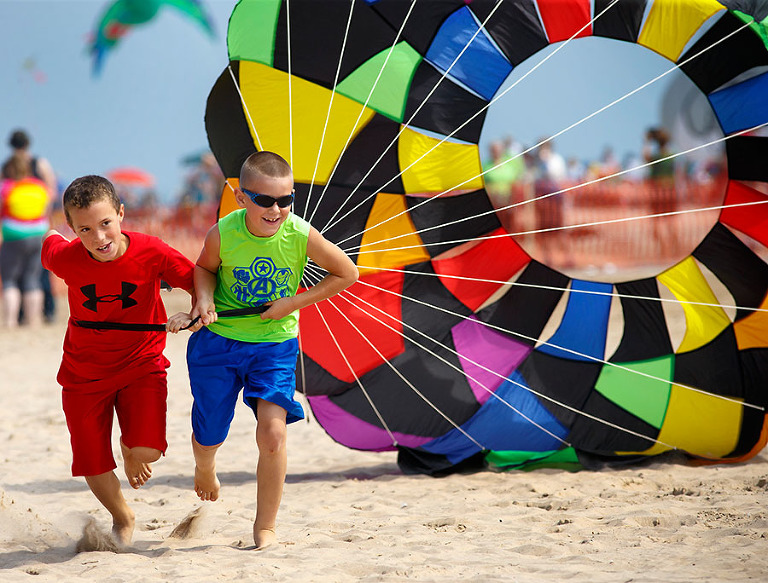 Kites Over Lake Michigan at Neshota Beach in Two Rivers, Wisconsin Labor day weekend 2015. Photo by Mike Roemer