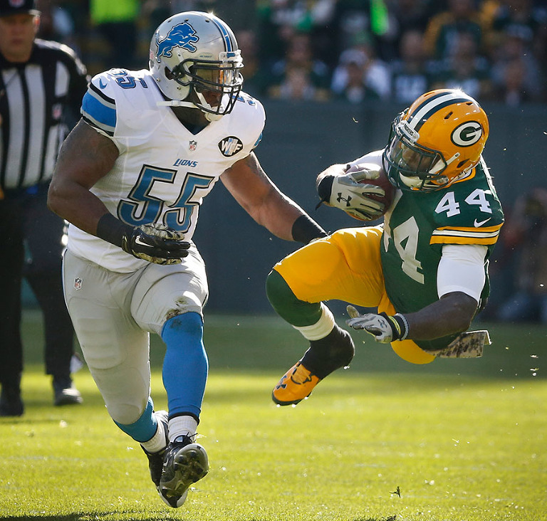 Detroit Lions middle linebacker Stephen Tulloch trips up Green Bay Packers running back James Starks.