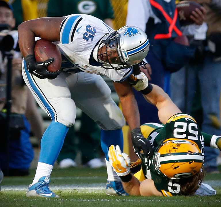 Green Bay Packers inside linebacker Clay Matthews does a hair tackle of Detroit Lions running back Joique Bell.