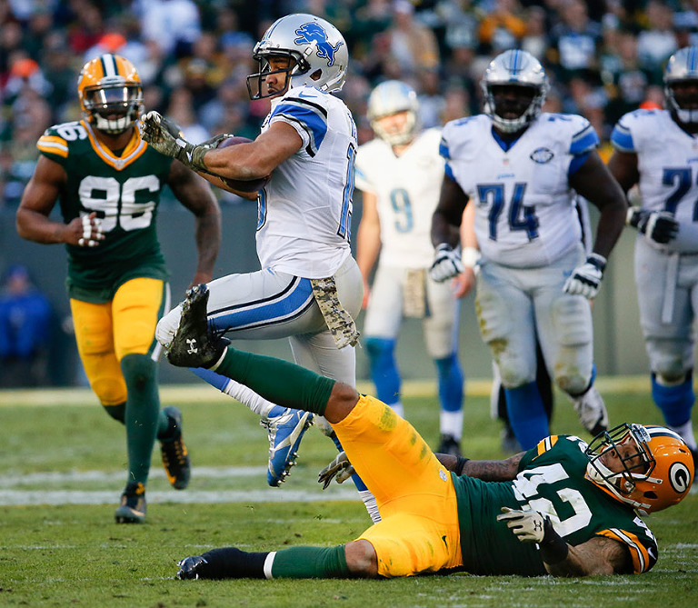 Green Bay Packers strong safety Morgan Burnett tries to take down Detroit Lions wide receiver Golden Tate.
