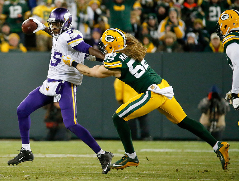 Green Bay Packers inside linebacker Clay Matthews pressures Minnesota Vikings quarterback Teddy Bridgewater.