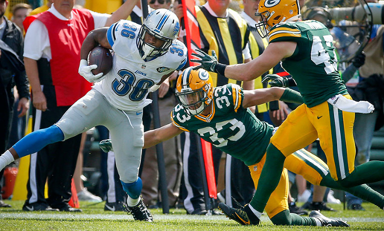 Detroit Lions running back Dwayne Washington tries to get away from Green Bay Packers strong safety Micah Hyde and inside linebacker Jake Ryan.
