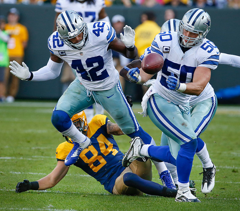 Dallas Cowboys strong safety Barry Church and outside linebacker Sean Lee break up a pass intended for Green Bay Packers wide receiver Jared Abbrederis.