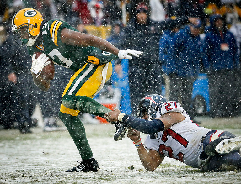 Green Bay Packers wide receiver Davante Adams tries to get away for Houston Texans strong safety Quintin Demps.