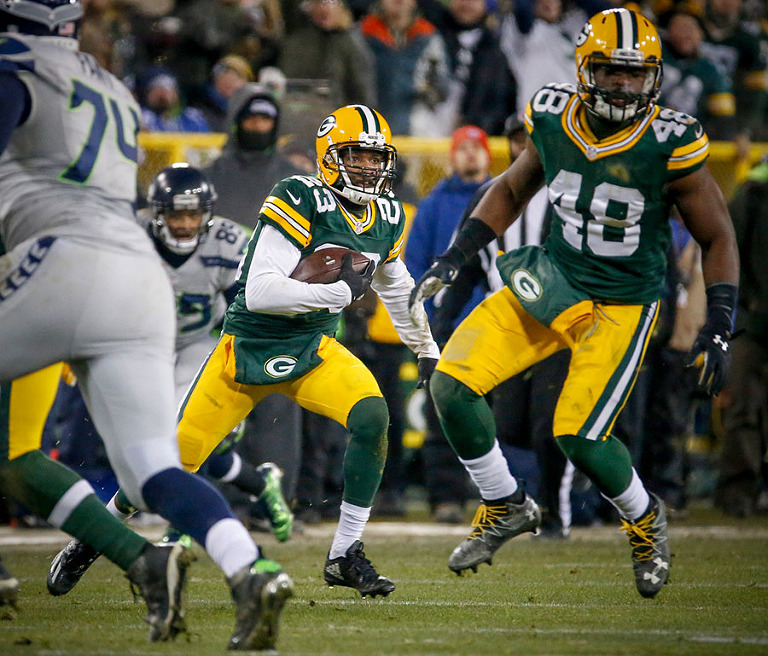 Green Bay Packers cornerback Damarious Randall runs back an interception.